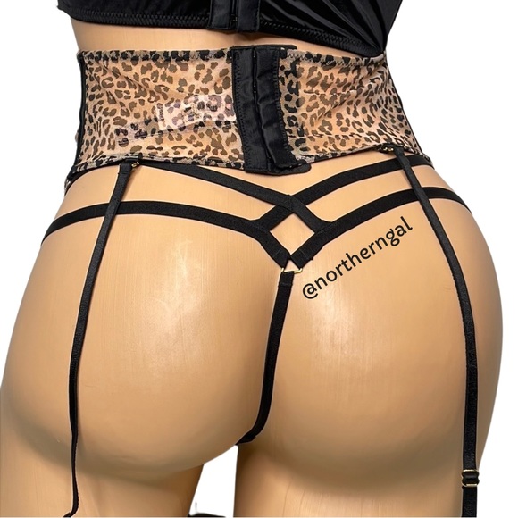 Victoria’s Secret Very Sexy Floral Embroidered Waist Cincher - Picture 12 of 12